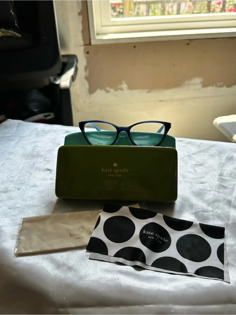 NWOT kate spade Blue Cat-Eye Glasses with Green Case